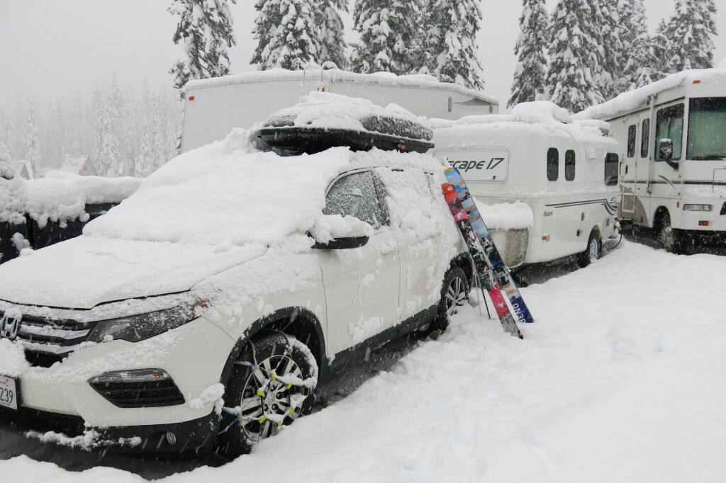 RV Parking at Stevens Pass, December 2017