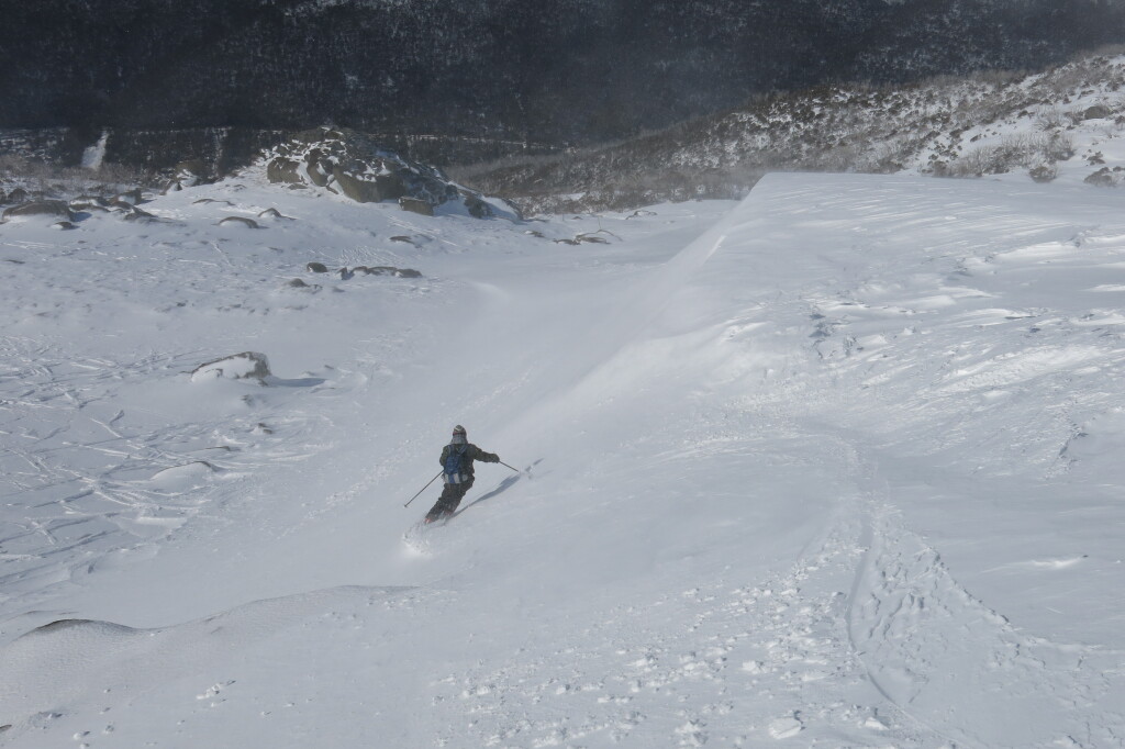 Graham shows me the soft snow at Thredbo, August 2018