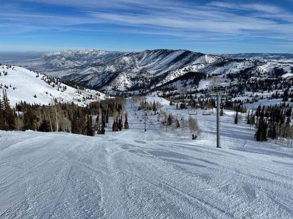 Easy black runs at Powder Mountain, January 2022