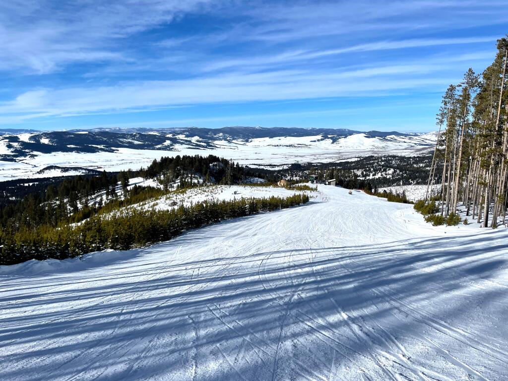 Lower Winning Ridge showing the top of the Silver Chief chair at Discovery, January 2022